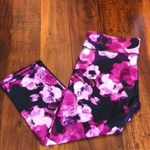 Fabletics flower print capris length yoga pants